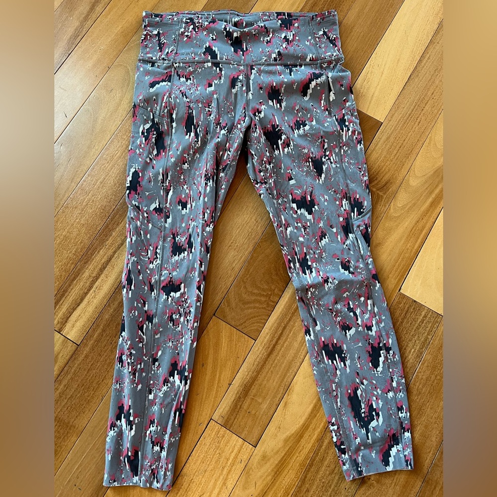 Unique lululemon patterned size 10 leggings